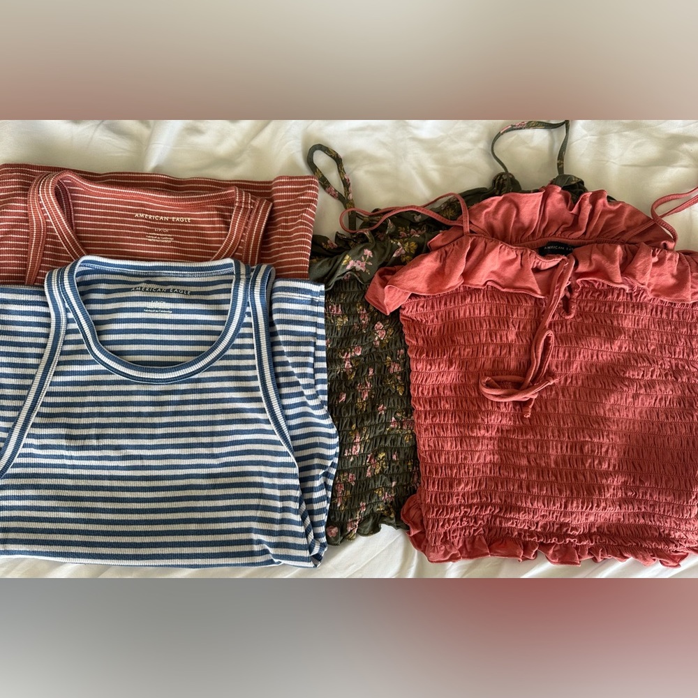 AE 2 Tank tops and 2 crop tops bundle Size Small